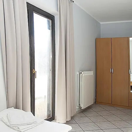 Paolija Apartment *