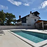 Paolija *